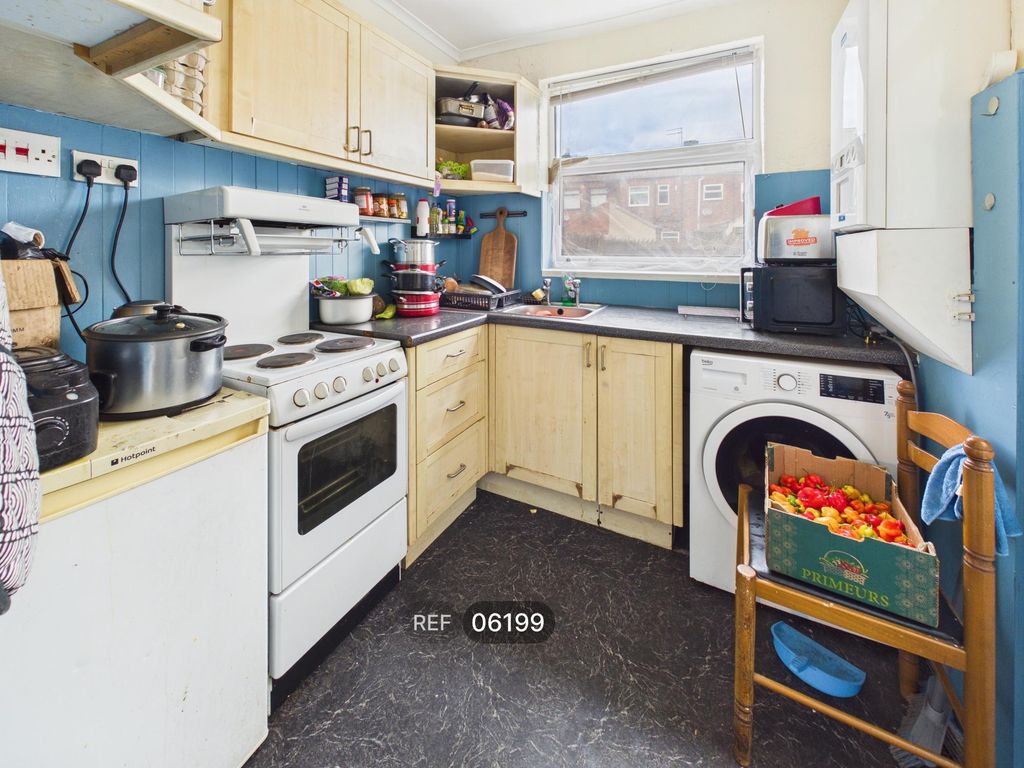 Property photo 2 of 14 Kitchen