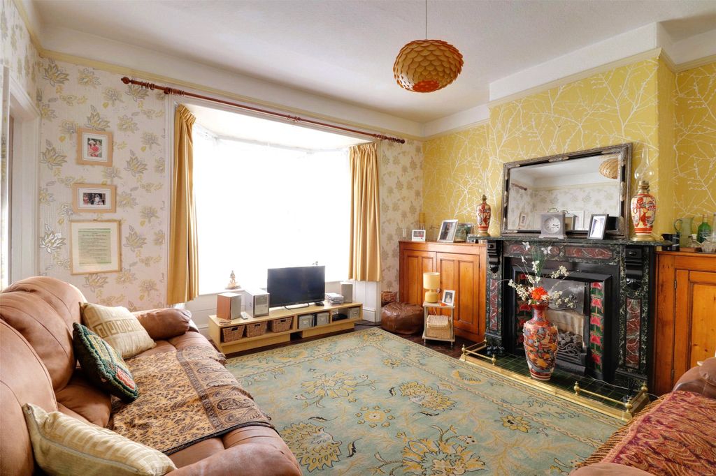 Property photo 3 of 11
