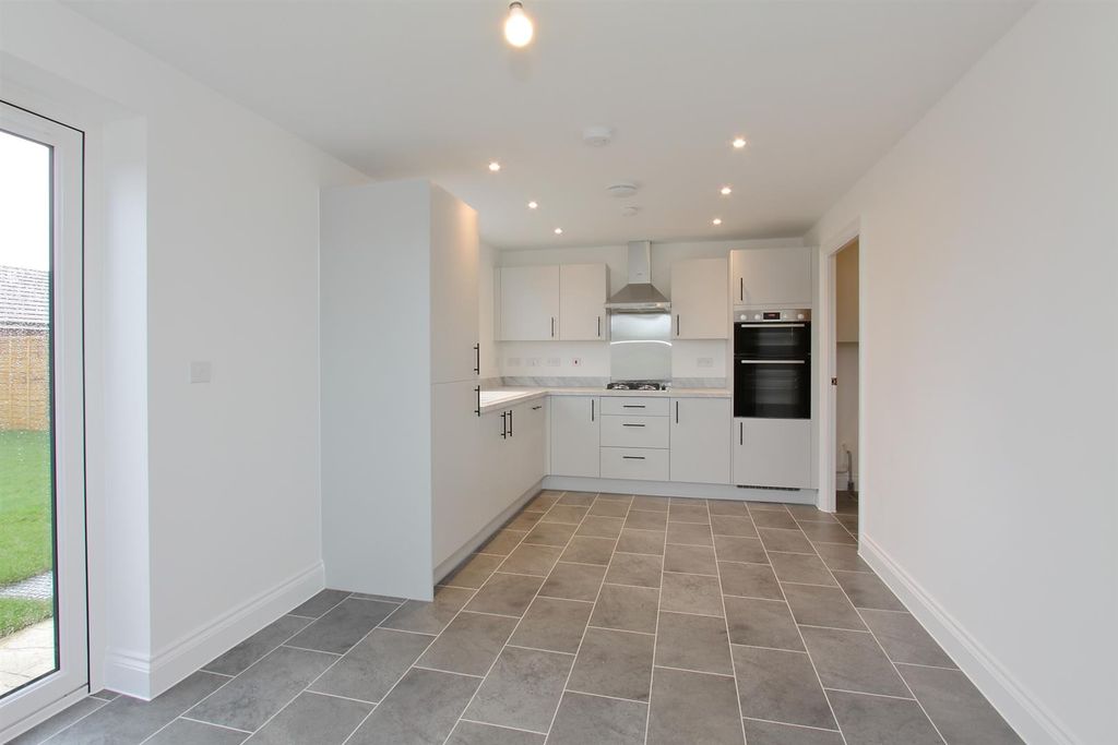 Property photo 3 of 21 8 Bodenham Lane (12).Jpg