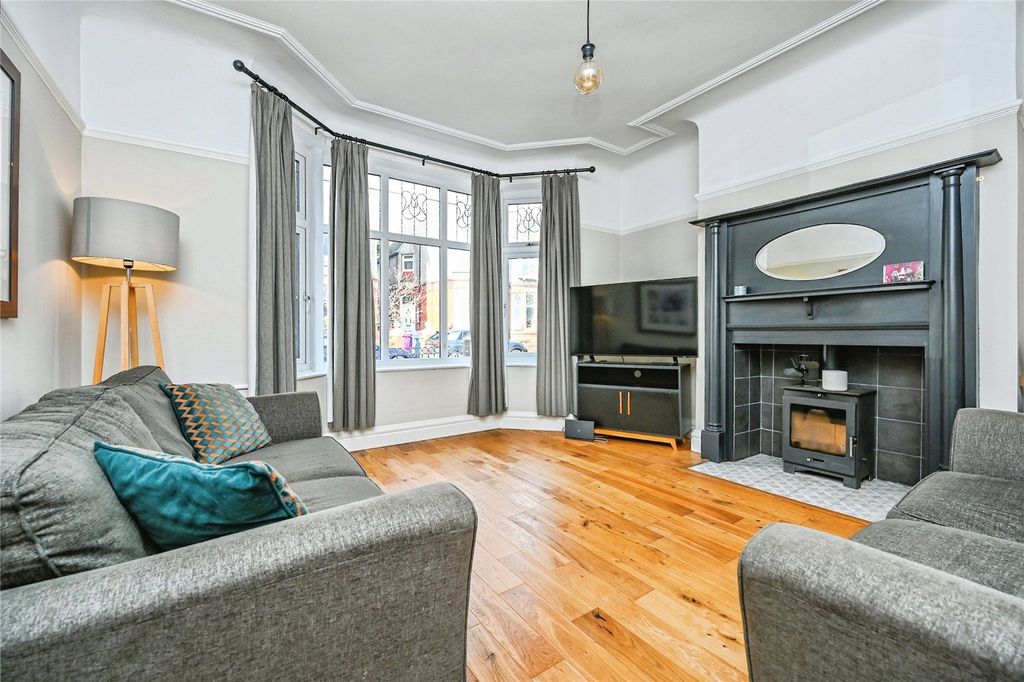 Property photo 3 of 18 Photo