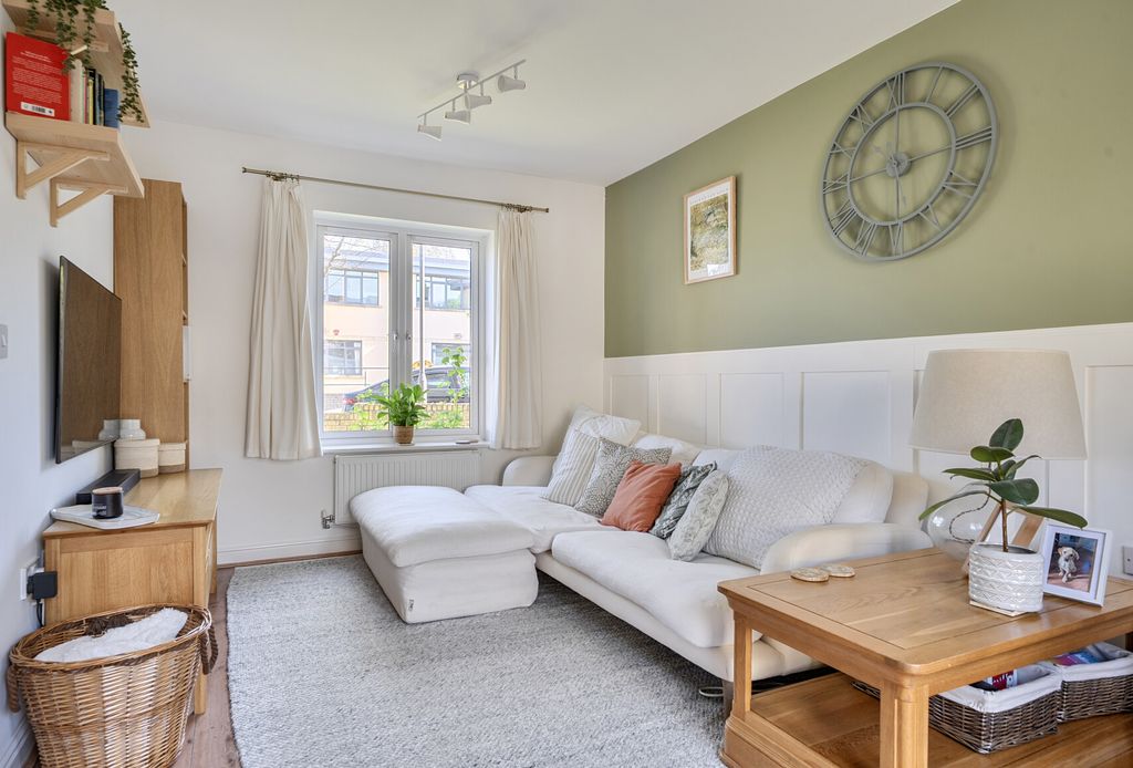 Property photo 2 of 16 1448564-20-69E899...