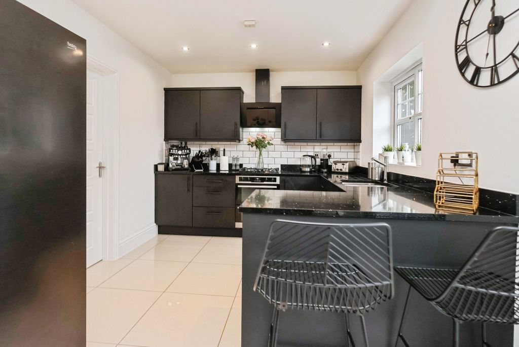 Property photo 3 of 22 Kitchen