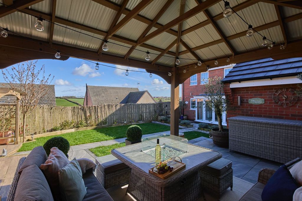 Property photo 1 of 33