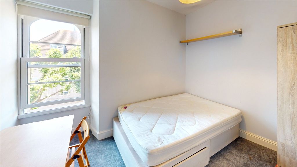 Property photo 3 of 7 Picture No. 32