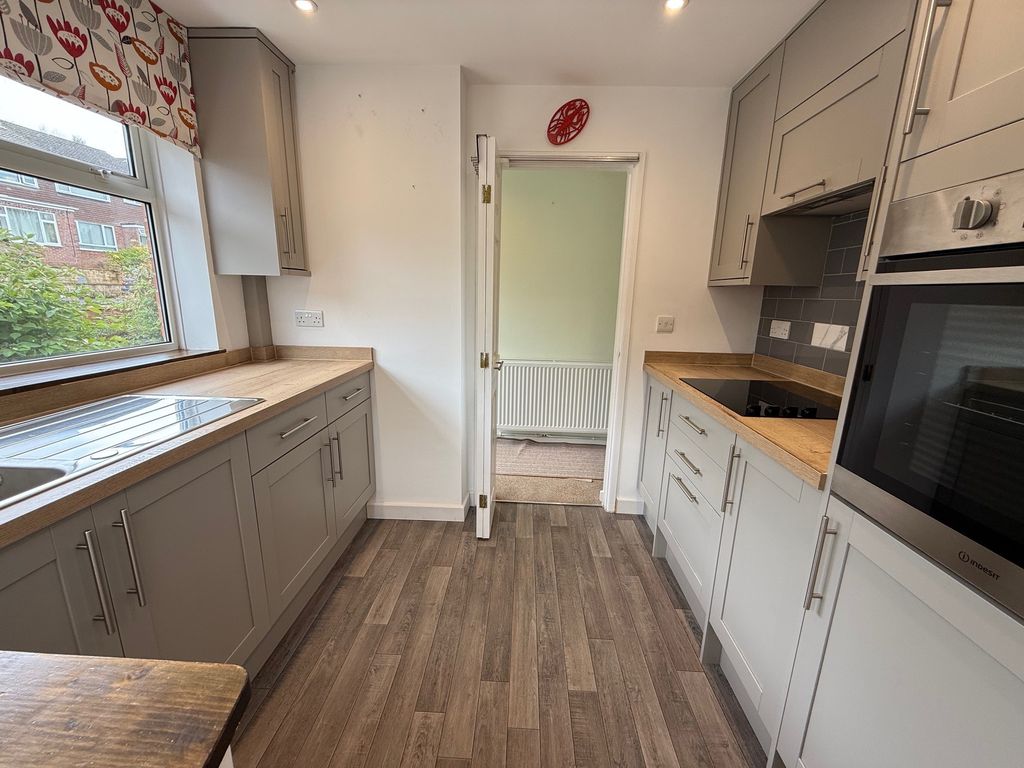 Property photo 3 of 16 Kitchen