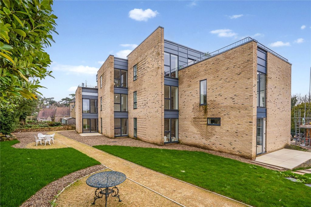 Property photo 1 of 12 Bay Court (Rear)