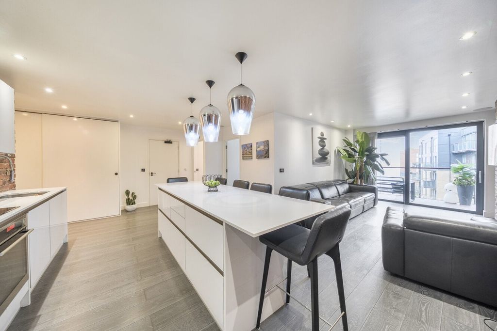 Property photo 1 of 24 Picture No. 17