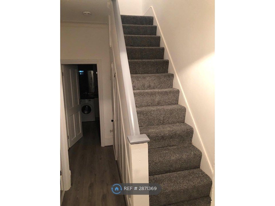 Property photo 2 of 13 Hallway