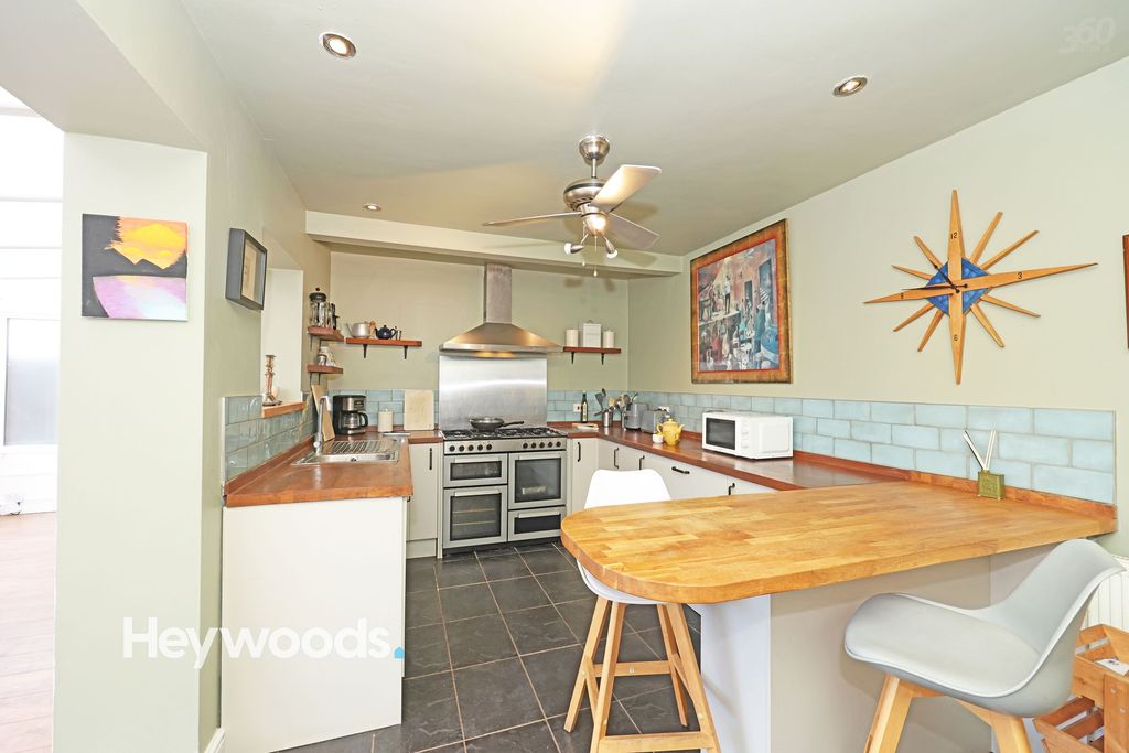 Property photo 3 of 59