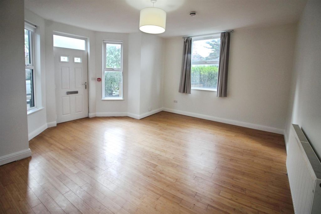 Property photo 2 of 15 Lounge