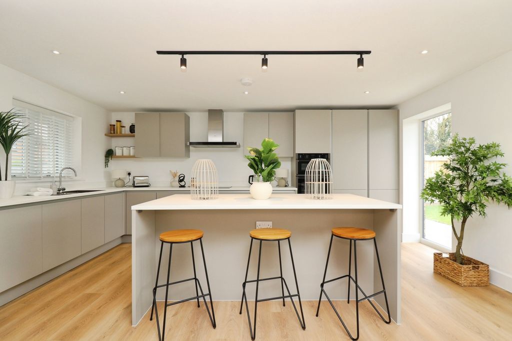 Property photo 1 of 27