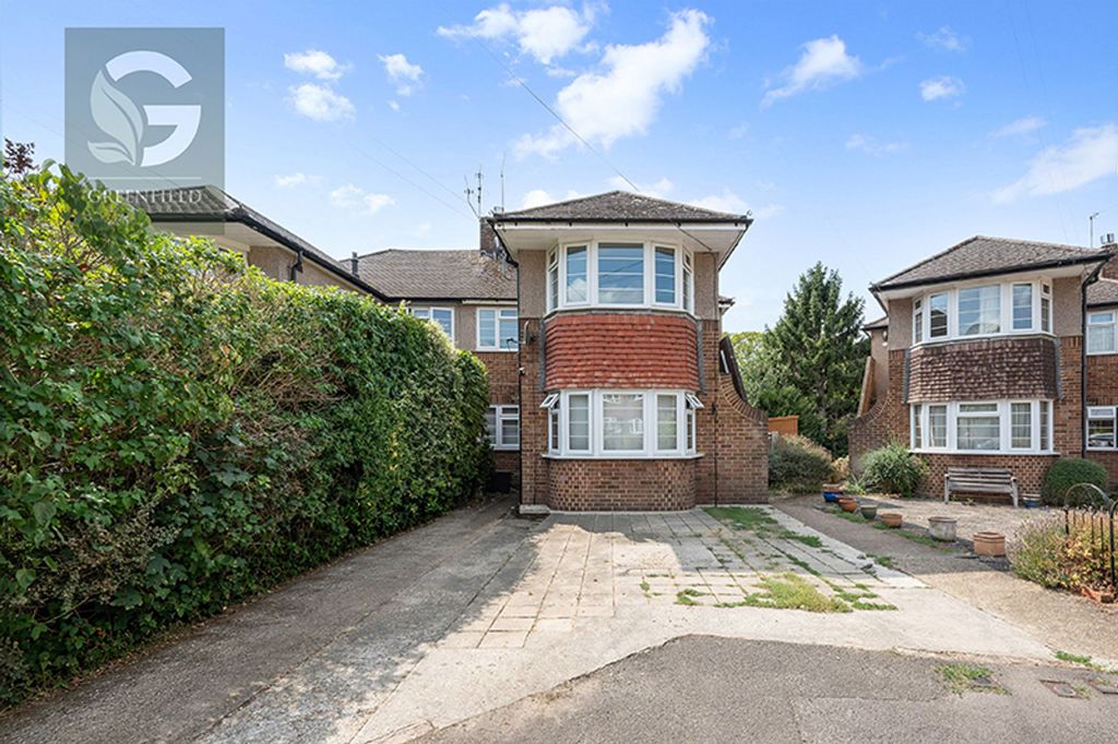 Property photo 1 of 11 St. Mary's Close, Ewell Village, Epsom, Surrey, Kt17 2BA