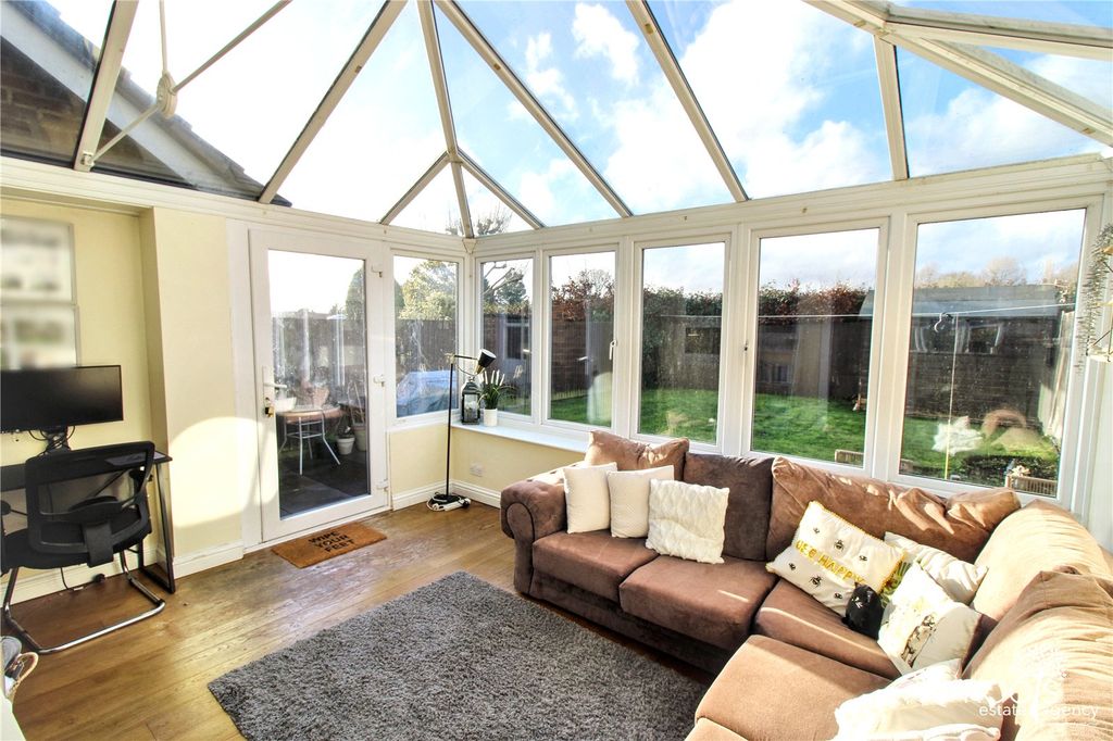 Property photo 3 of 12 Conservatory