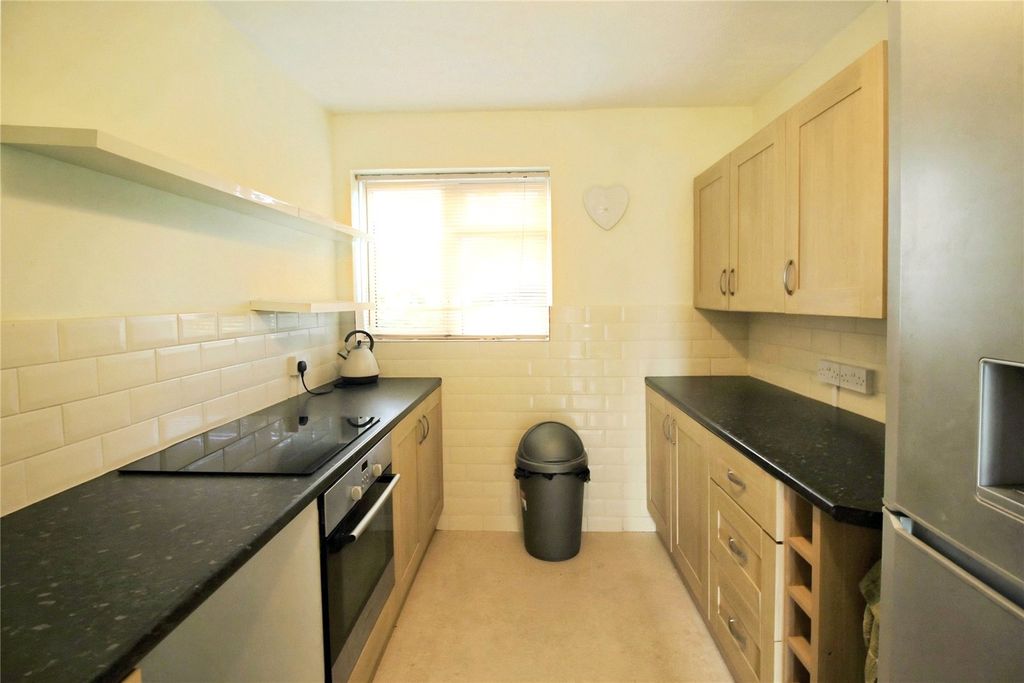 Property photo 3 of 8 Kitchen