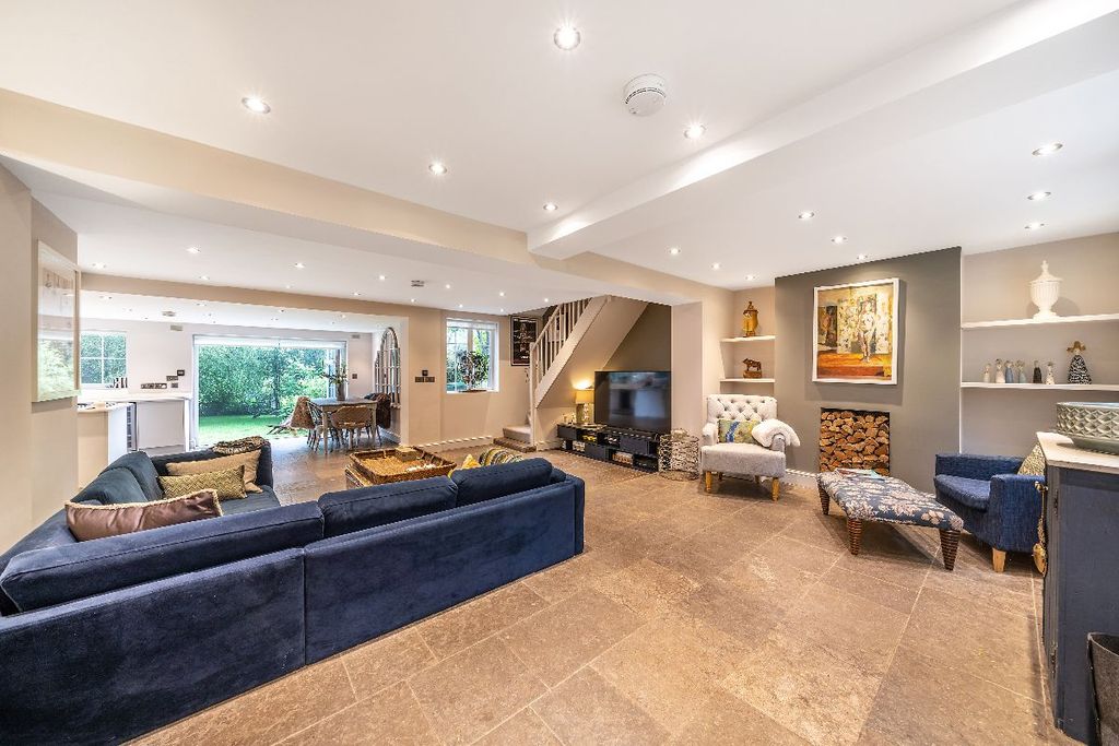 Property photo 3 of 7