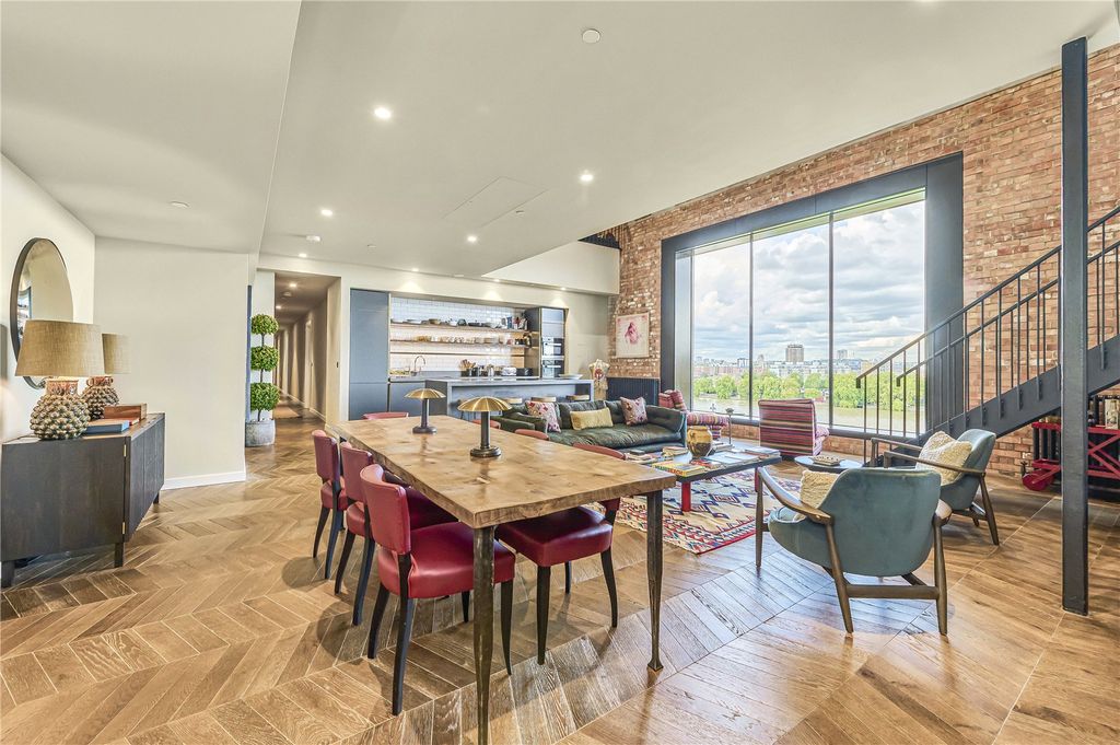 Property photo 2 of 18 Dining Area