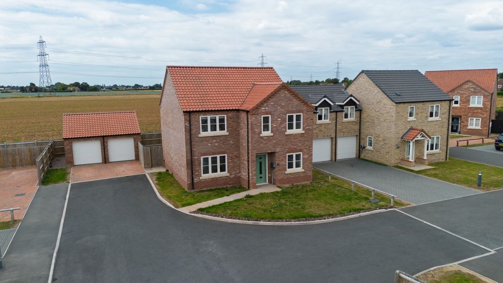 Property photo 1 of 21 Ewemove Spalding - Front Of House