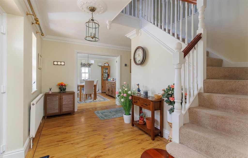 Property photo 3 of 29 Entrance Hall