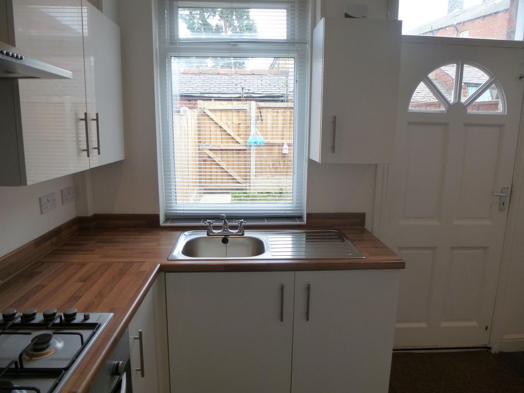 Property photo 2 of 10 Kitchen