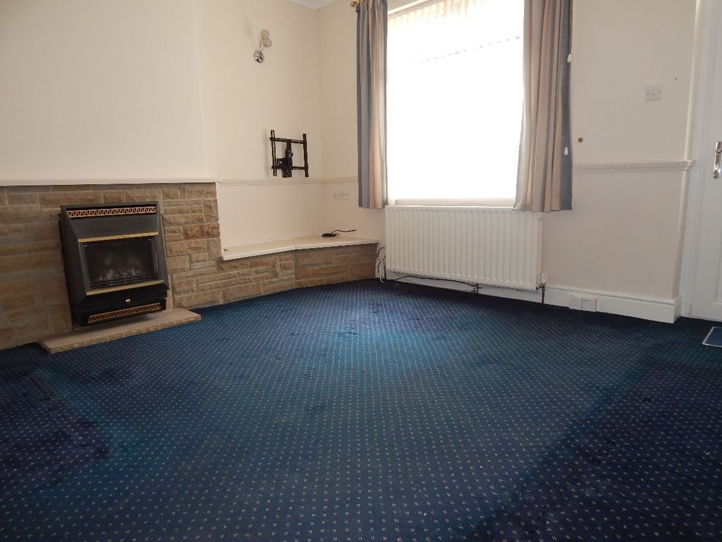 Property photo 1 of 20 Living Room