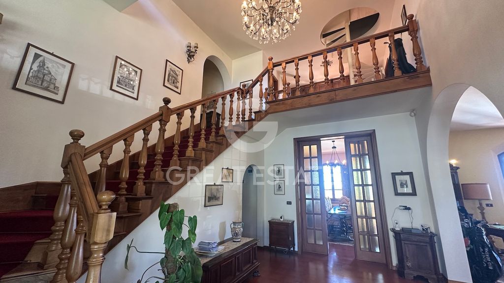 Property photo 2 of 34 Interiors