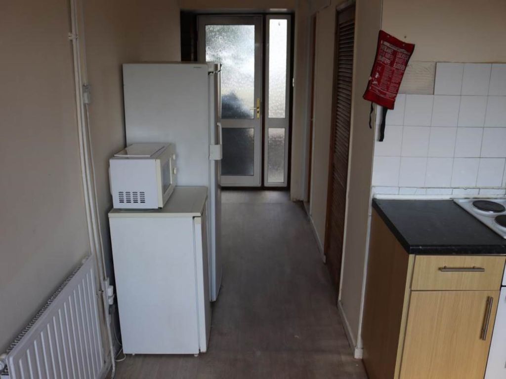 Property photo 3 of 9 E5c68A5F-6E9B-4B1E-A03d-Ca67235Ea455