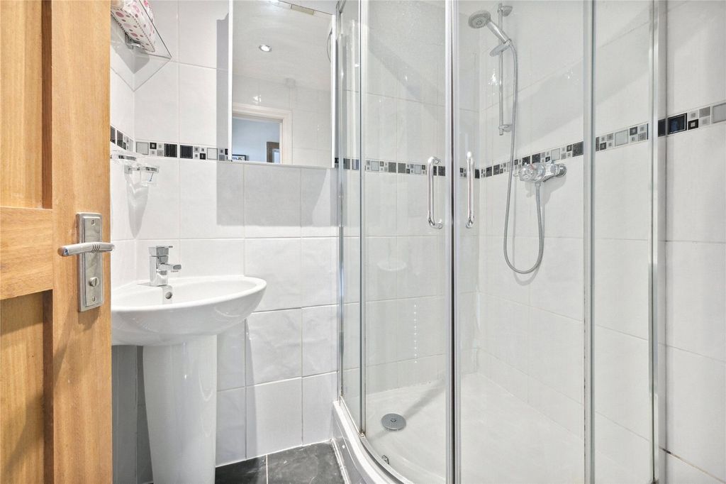 Property photo 3 of 6 Bathroom