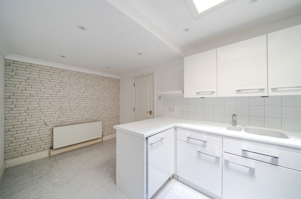 Property photo 3 of 18 1522661-3-1A0A598...