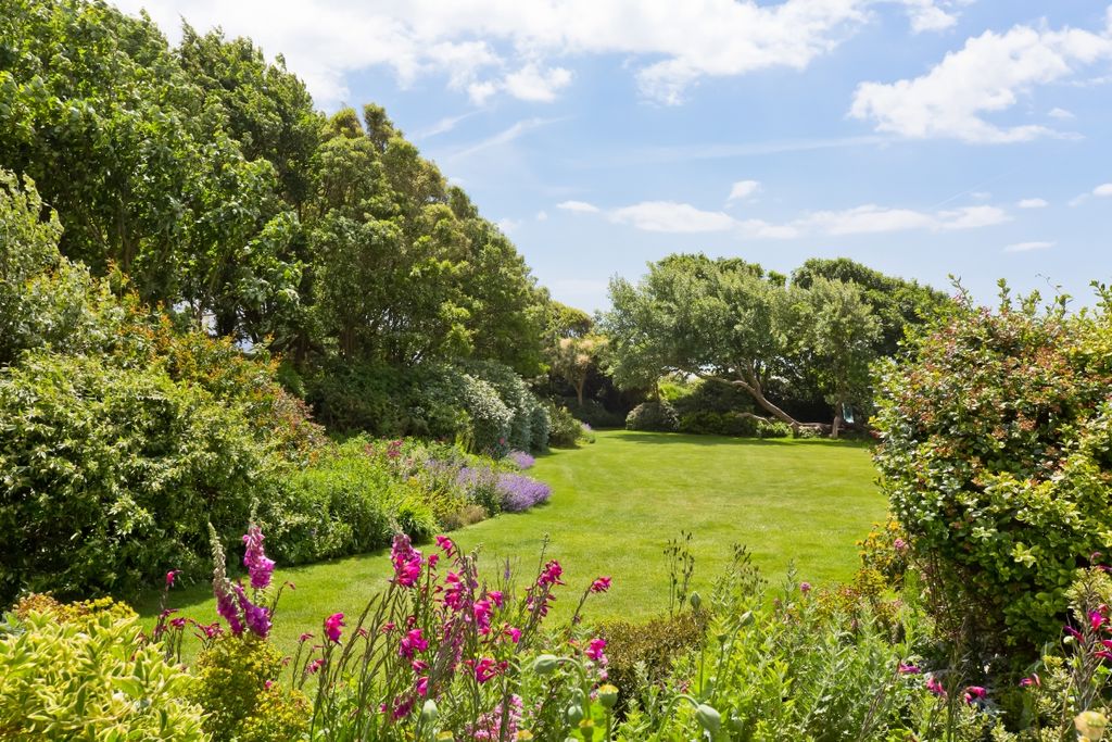 Property photo 3 of 16