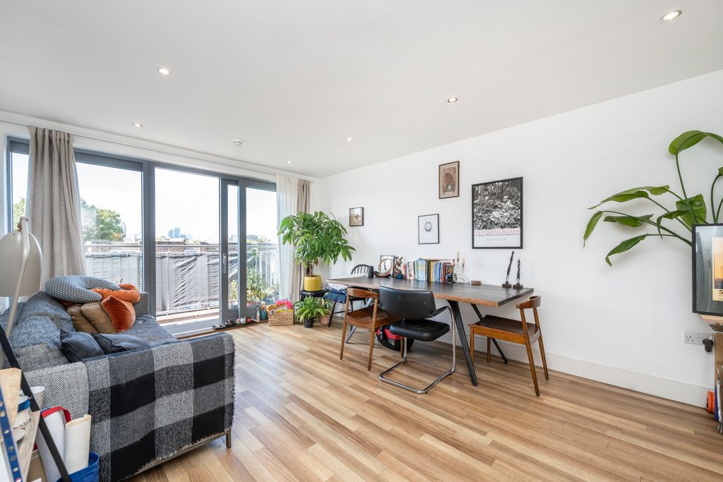 Property photo 2 of 10 Open Plan Living