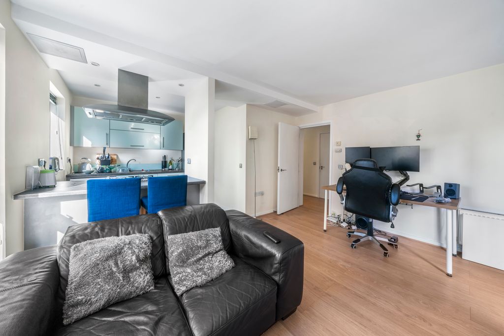 Property photo 3 of 12