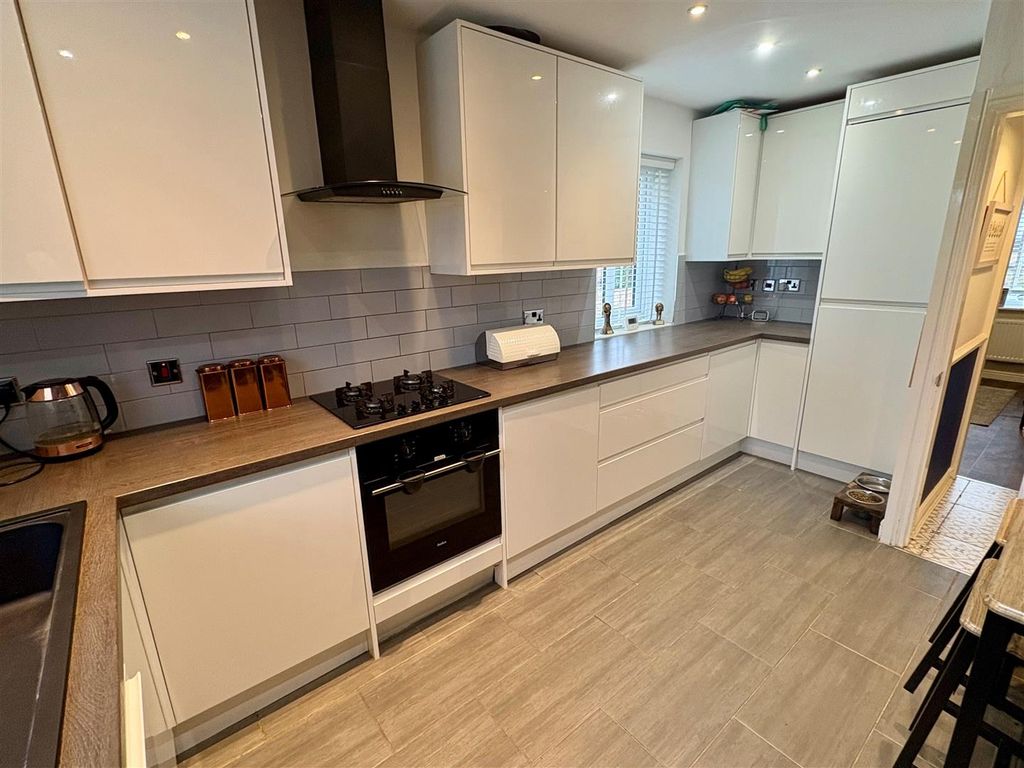 Property photo 3 of 32