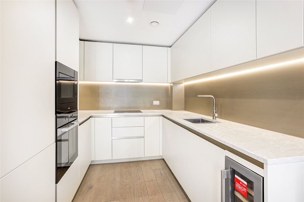 Property photo 3 of 10 Kitchen