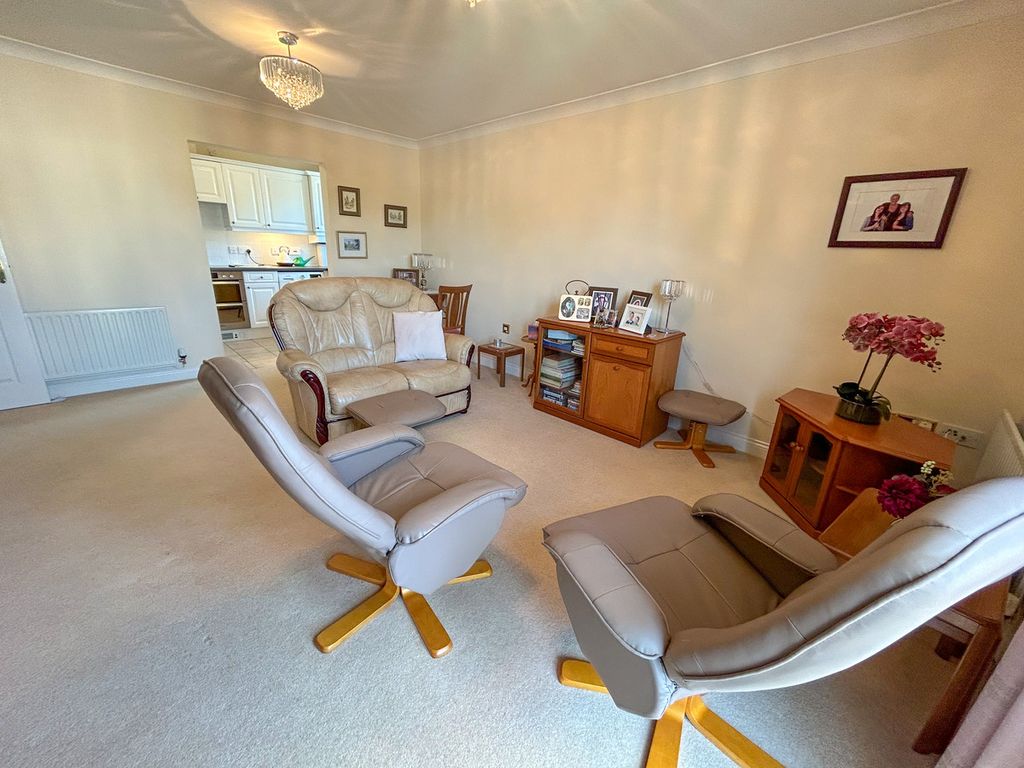 Property photo 2 of 18