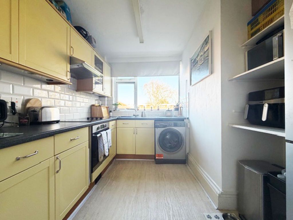 Property photo 2 of 8 Kitchen