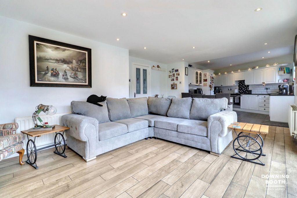 Property photo 2 of 23