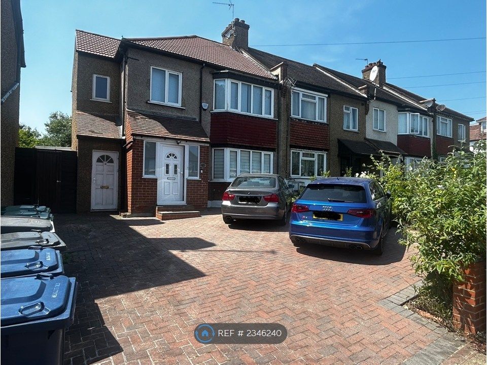 Property photo 1 of 18 Driveway/Parking