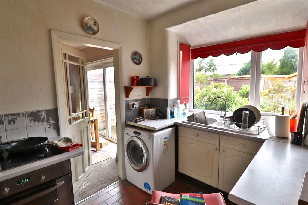 Property photo 3 of 20 Kitchen