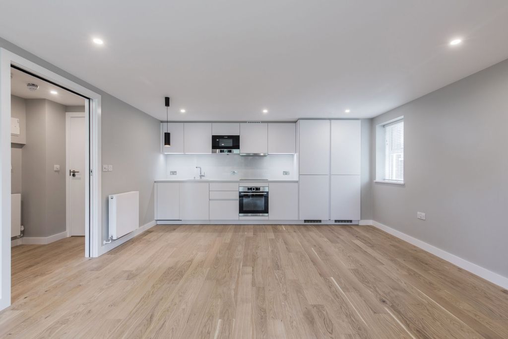 Property photo 3 of 19 Kitchen
