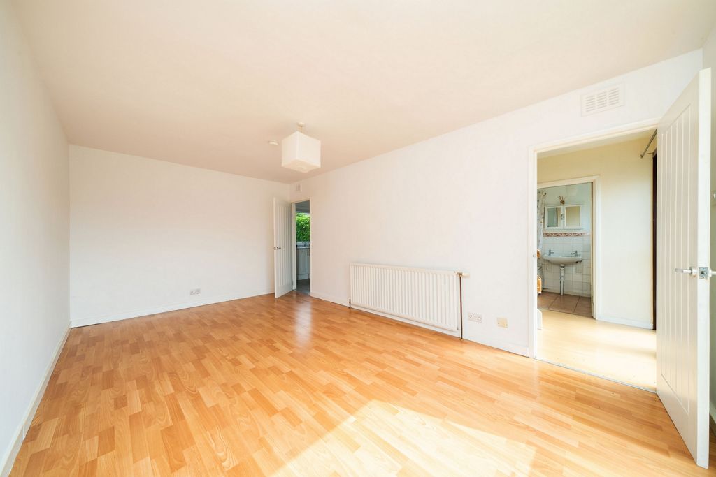 Property photo 3 of 19 Photo 10