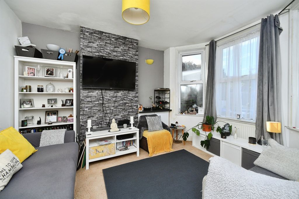 Property photo 3 of 13