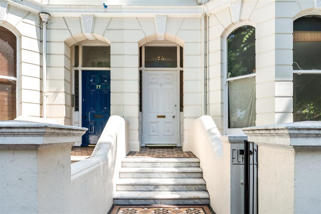 Property photo 1 of 17 Exterior