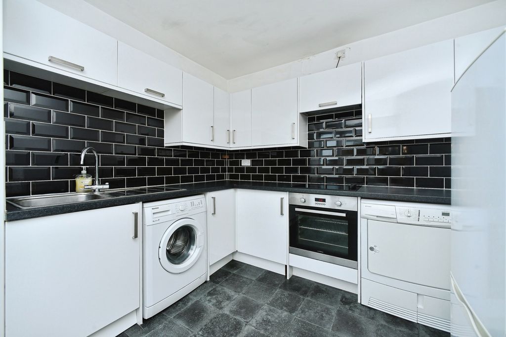 Property photo 2 of 18 Kitchen