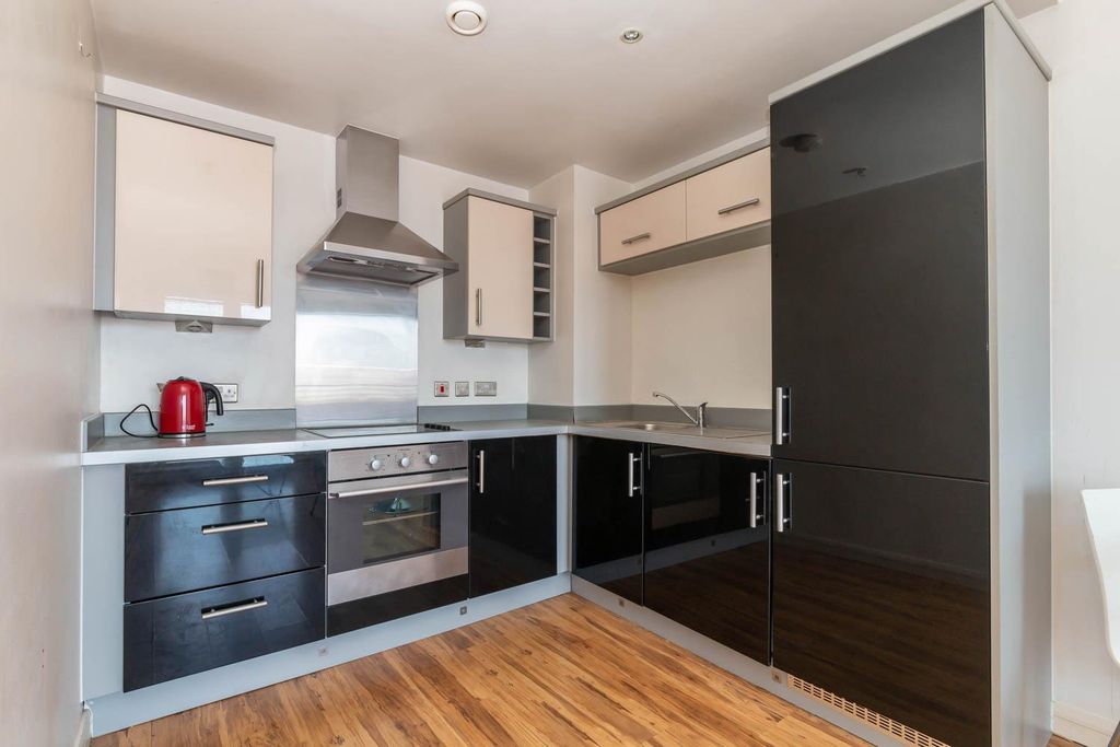 Property photo 3 of 9 Kitchen