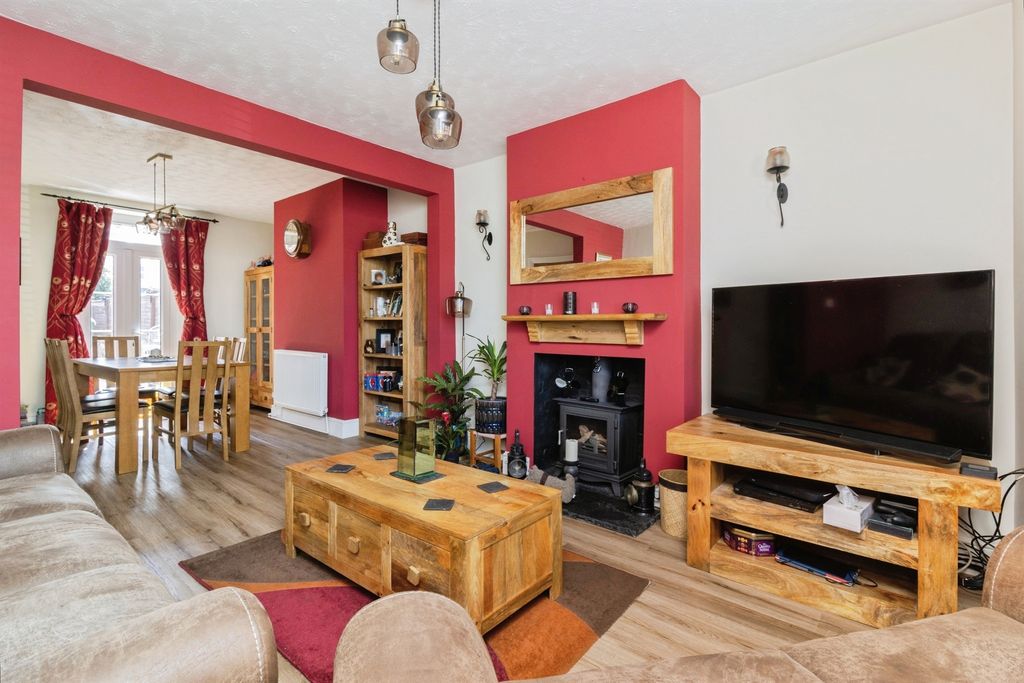 Property photo 3 of 17