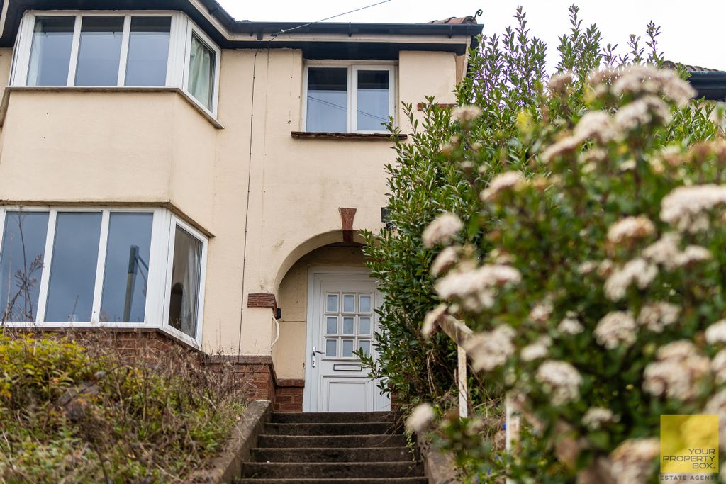 Property photo 3 of 22 34 Bromwich Road0104