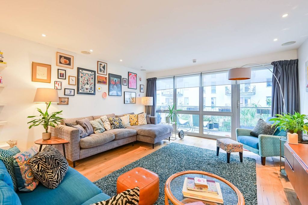 Property photo 1 of 21