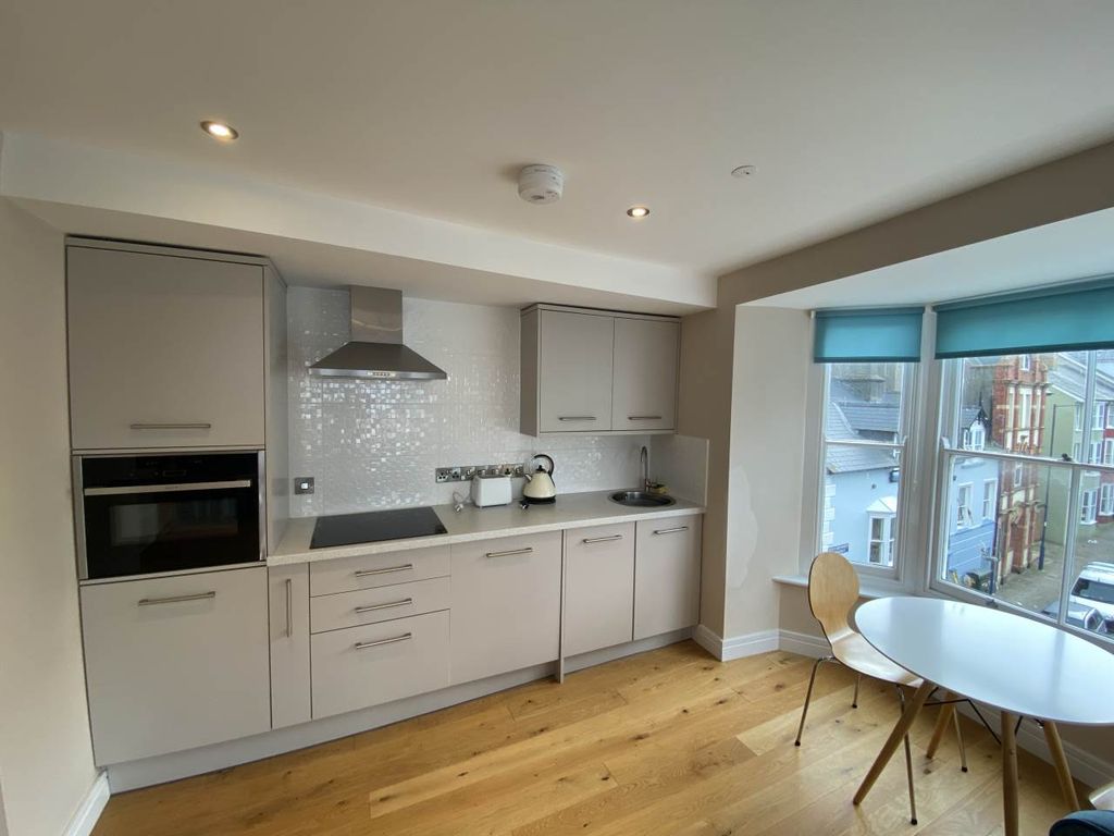 Property photo 2 of 6 Kitchen