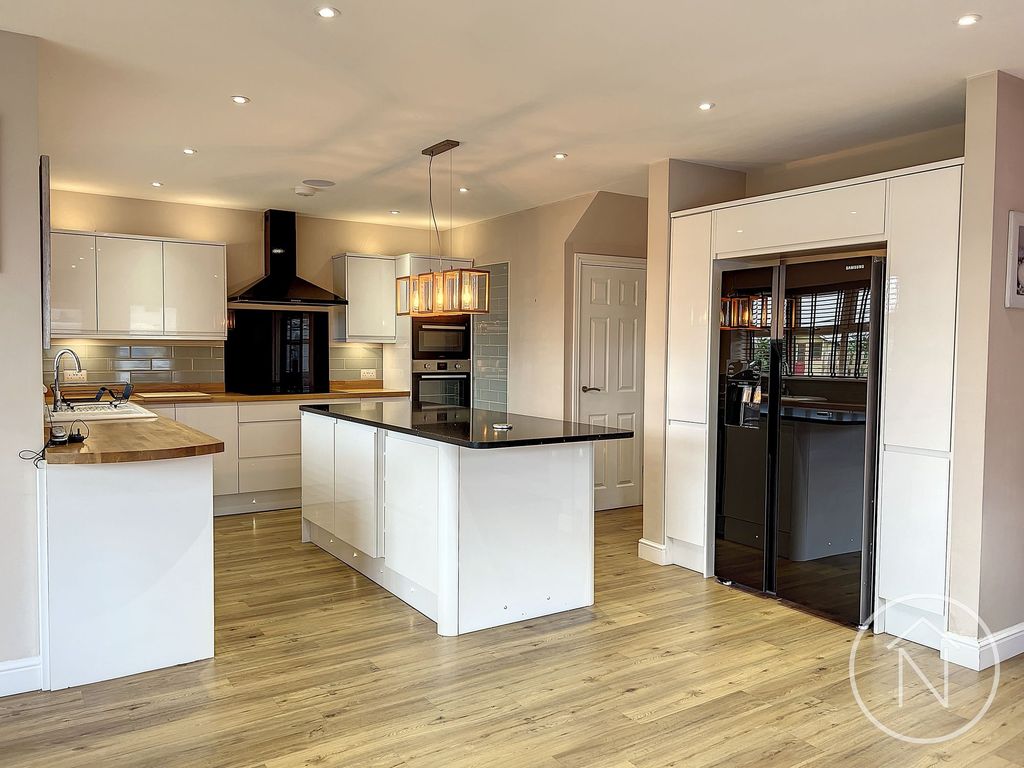 Property photo 2 of 43