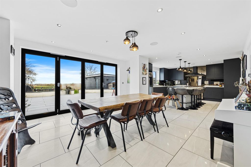 Property photo 2 of 32 10Bedfordrdweb29.Jpg